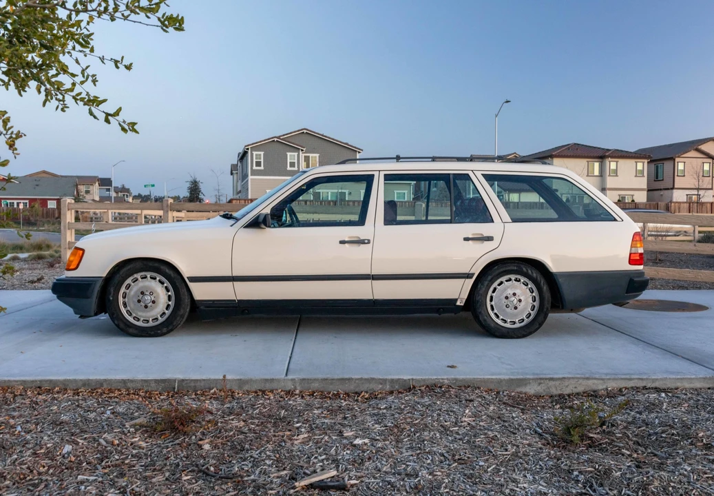 1987 Mercedes-Benz W124 E-Class - Image 8 of 31