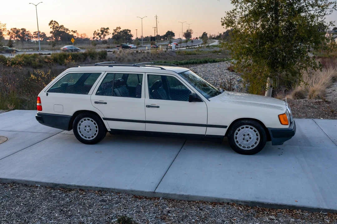 1987 Mercedes-Benz W124 E-Class - Image 16 of 31