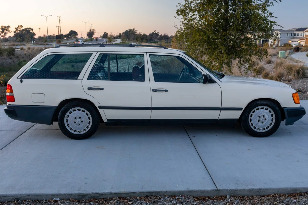 1987 Mercedes-Benz W124 E-Class - Image 17 of 31