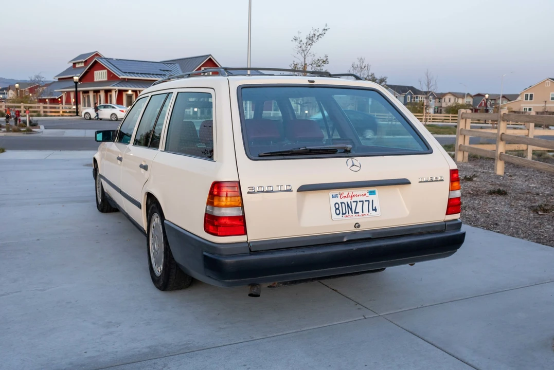 1987 Mercedes-Benz W124 E-Class - Image 11 of 31