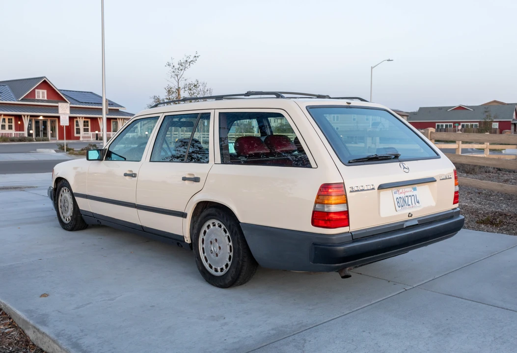 1987 Mercedes-Benz W124 E-Class - Image 9 of 31