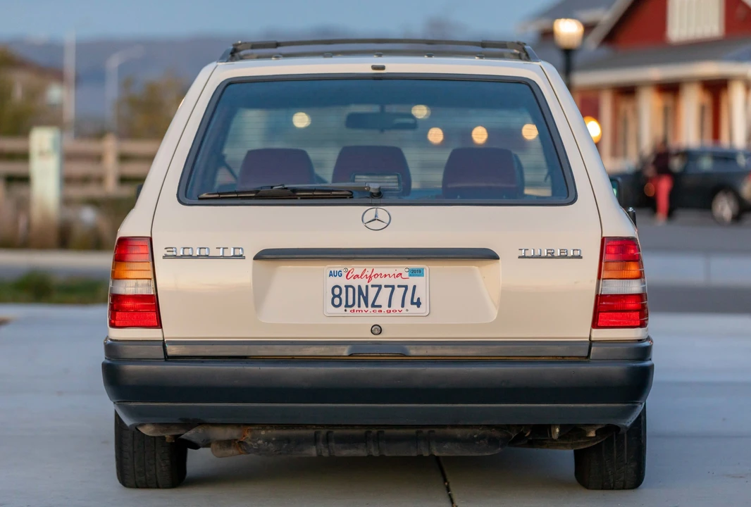 1987 Mercedes-Benz W124 E-Class - Image 13 of 31