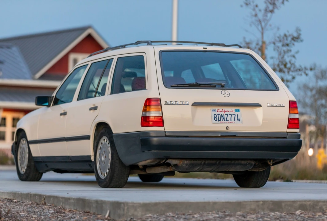 1987 Mercedes-Benz W124 E-Class - Image 10 of 31