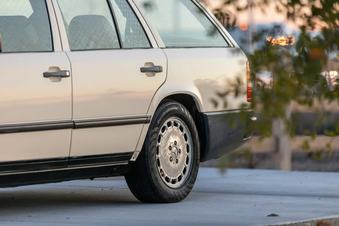 1987 Mercedes-Benz W124 E-Class - Image 22 of 31