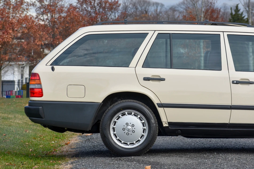 1987 Mercedes-Benz W124 E-Class - Image 25 of 31