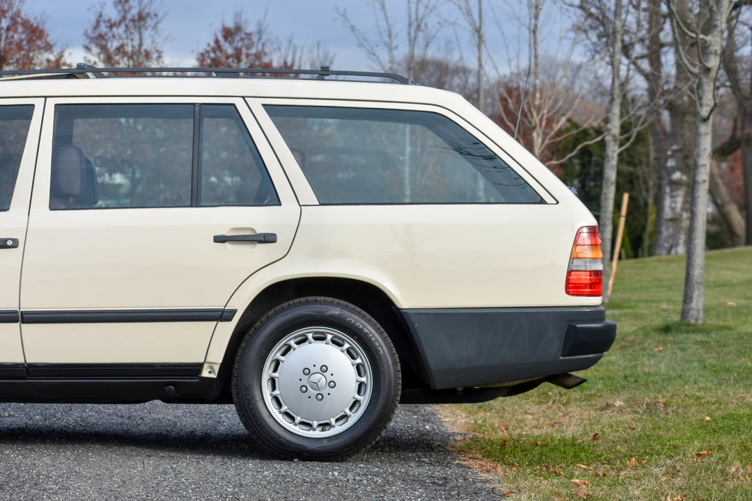 1987 Mercedes-Benz W124 E-Class - Image 24 of 31