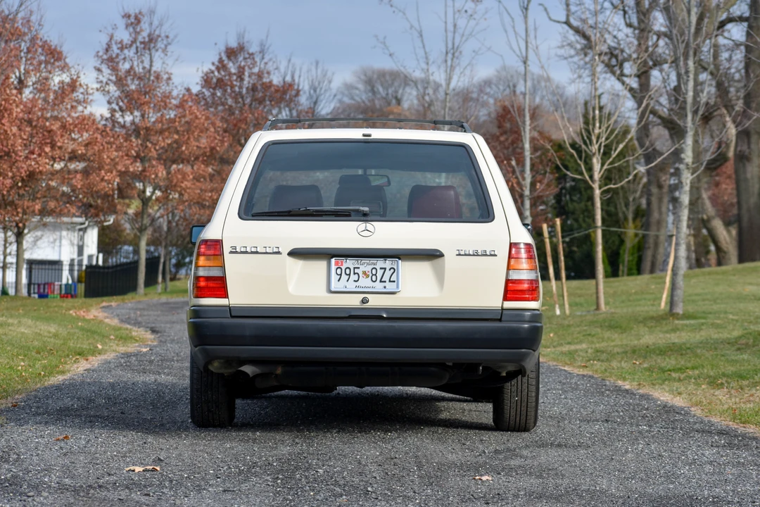 1987 Mercedes-Benz W124 E-Class - Image 12 of 31