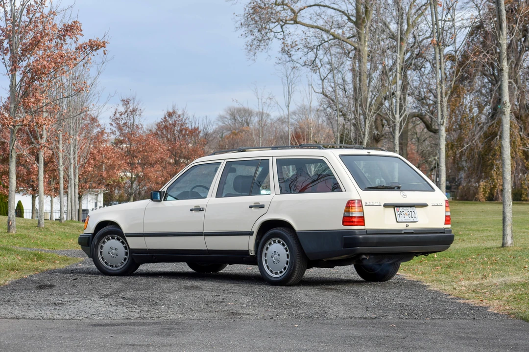 1987 Mercedes-Benz W124 E-Class - Image 13 of 31