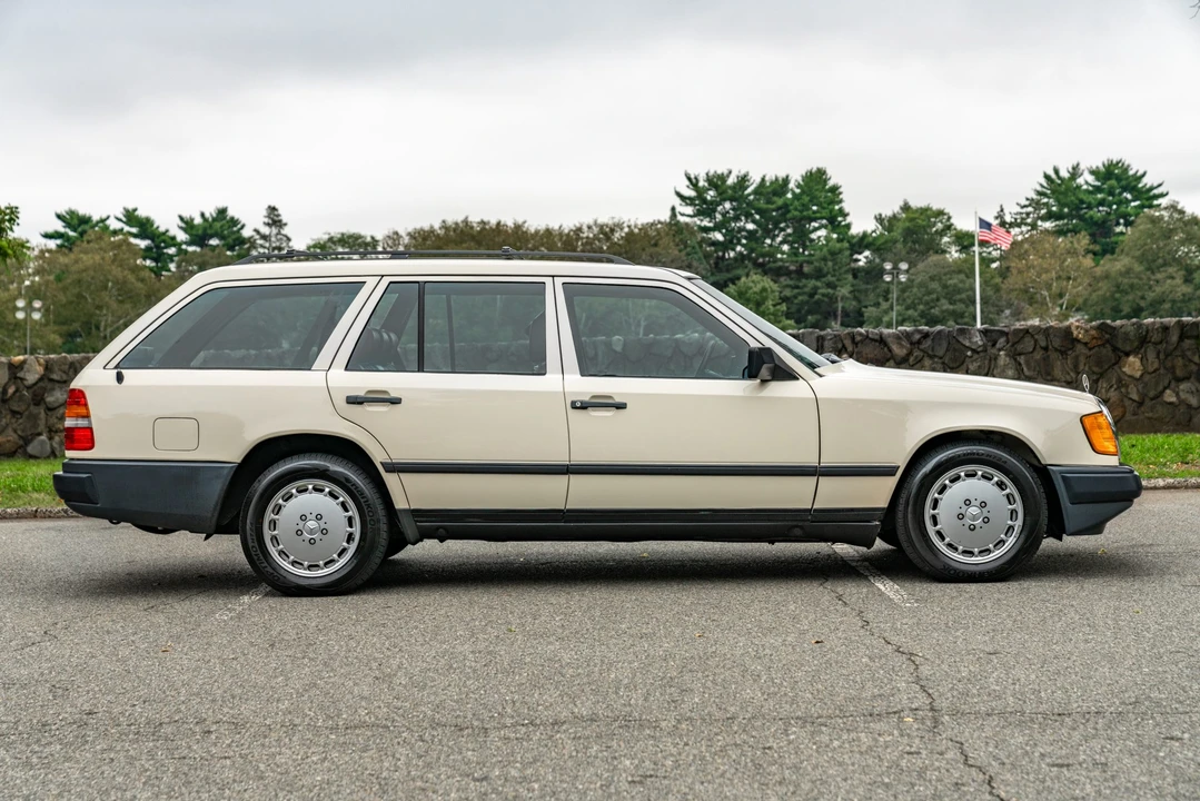 1987 Mercedes-Benz W124 E-Class - Image 8 of 31