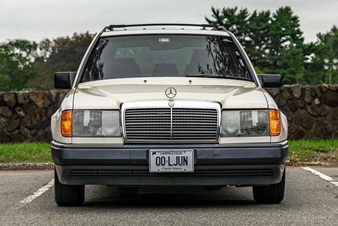 1987 Mercedes-Benz W124 E-Class - Image 11 of 31