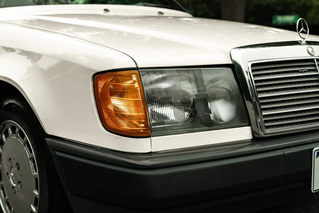 1987 Mercedes-Benz W124 E-Class - Image 13 of 31