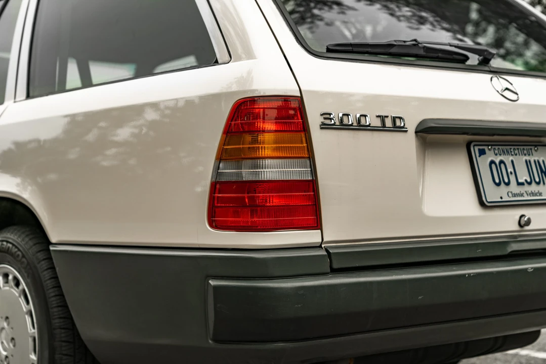 1987 Mercedes-Benz W124 E-Class - Image 26 of 31