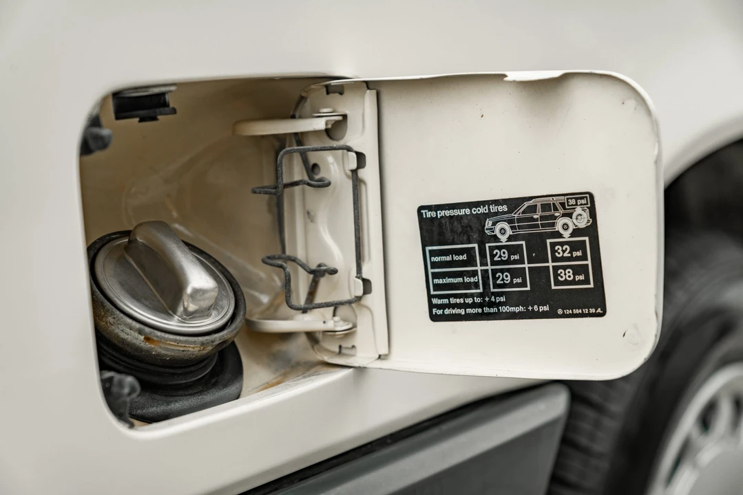 1987 Mercedes-Benz W124 E-Class - Image 28 of 31