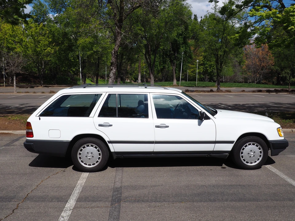 1987 Mercedes-Benz W124 E-Class - Image 30 of 31