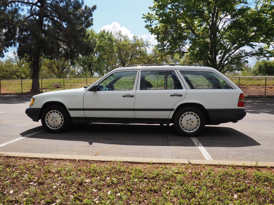 1987 Mercedes-Benz W124 E-Class - Image 13 of 31