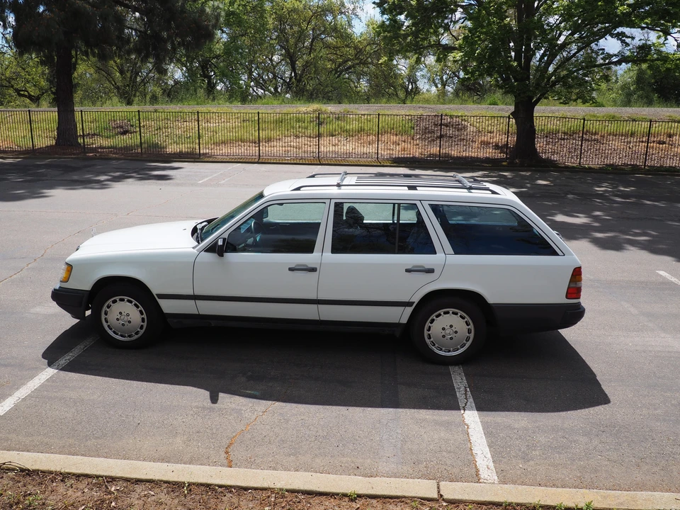 1987 Mercedes-Benz W124 E-Class - Image 12 of 31
