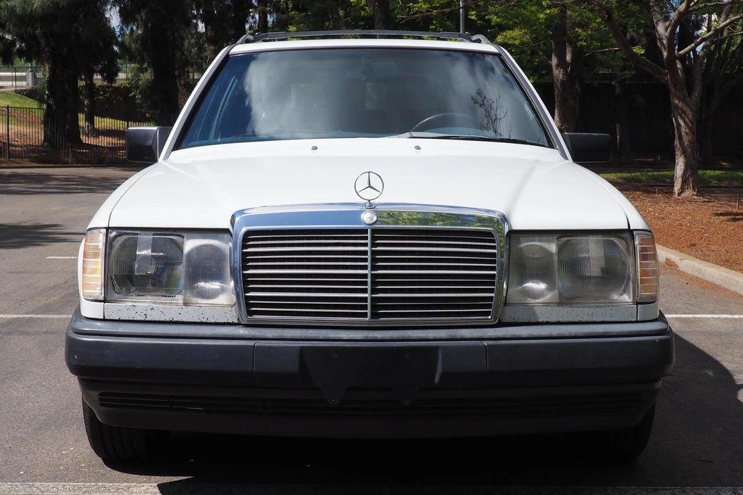 1987 Mercedes-Benz W124 E-Class - Image 2 of 31