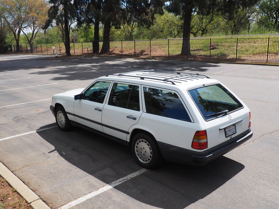 1987 Mercedes-Benz W124 E-Class - Image 17 of 31