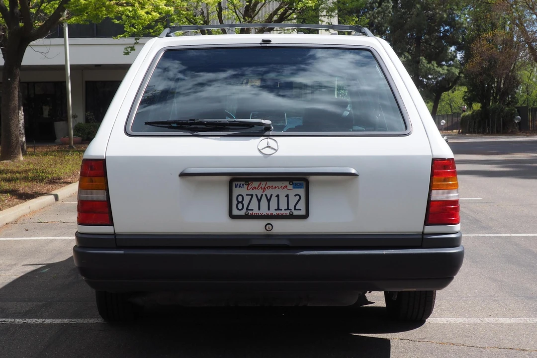 1987 Mercedes-Benz W124 E-Class - Image 5 of 31