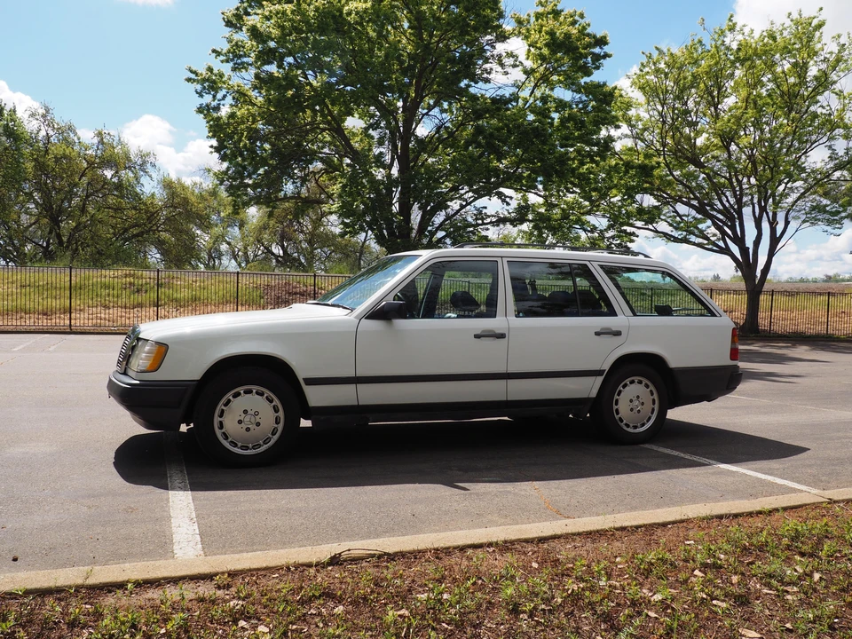 1987 Mercedes-Benz W124 E-Class - Image 11 of 31