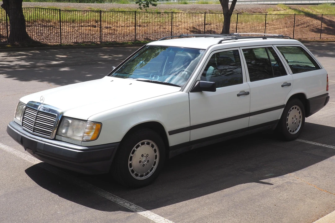 1987 Mercedes-Benz W124 E-Class - Image 3 of 31