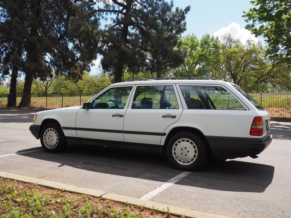 1987 Mercedes-Benz W124 E-Class - Image 14 of 31