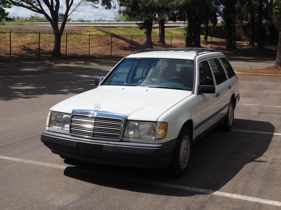 1987 Mercedes-Benz W124 E-Class - Image 8 of 31