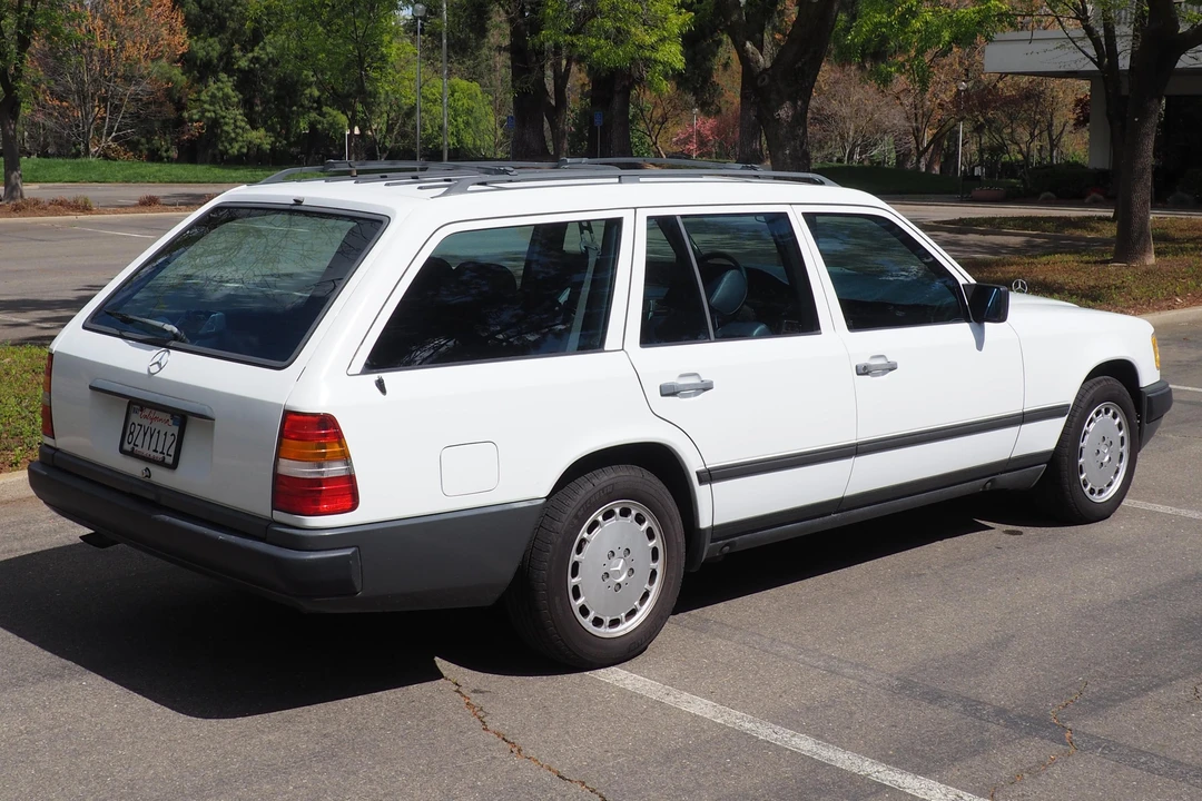 1987 Mercedes-Benz W124 E-Class - Image 4 of 31