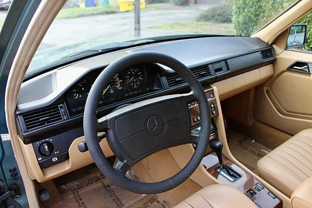 1987 Mercedes-Benz W124 E-Class - Image 30 of 31