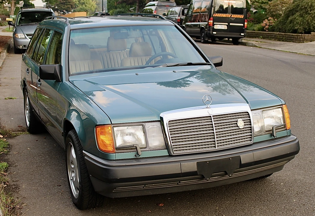 1987 Mercedes-Benz W124 E-Class - Image 12 of 31
