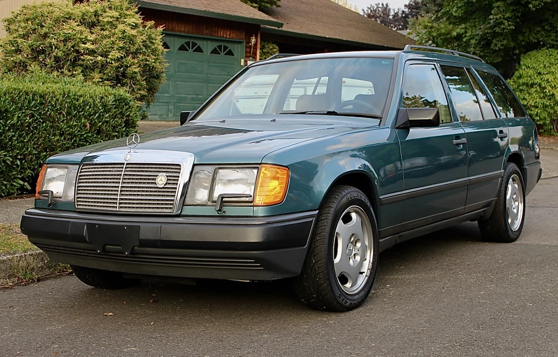 1987 Mercedes-Benz W124 E-Class - Image 2 of 31