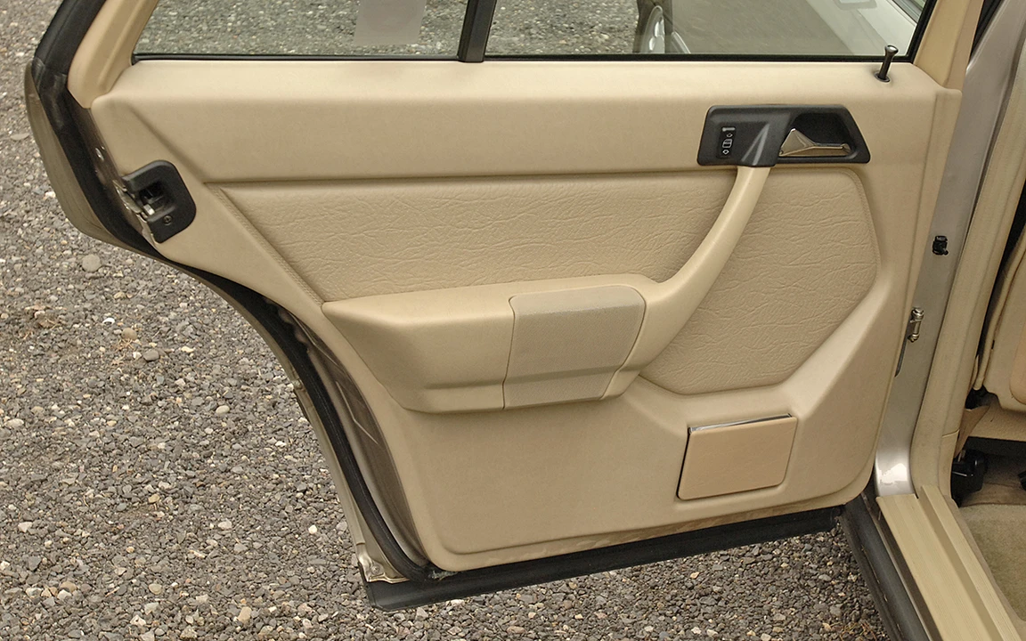1987 Mercedes-Benz W124 E-Class - Image 30 of 31