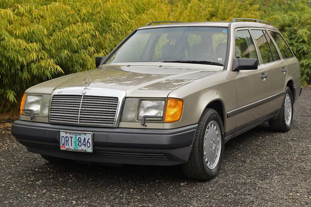 1987 Mercedes-Benz W124 E-Class - Image 2 of 31