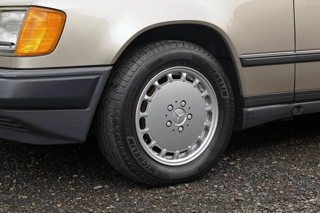 1987 Mercedes-Benz W124 E-Class - Image 4 of 31