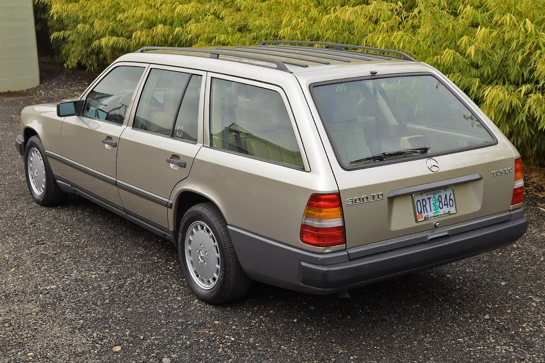 1987 Mercedes-Benz W124 E-Class - Image 9 of 31