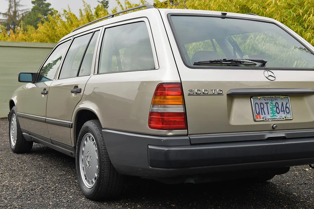 1987 Mercedes-Benz W124 E-Class - Image 11 of 31