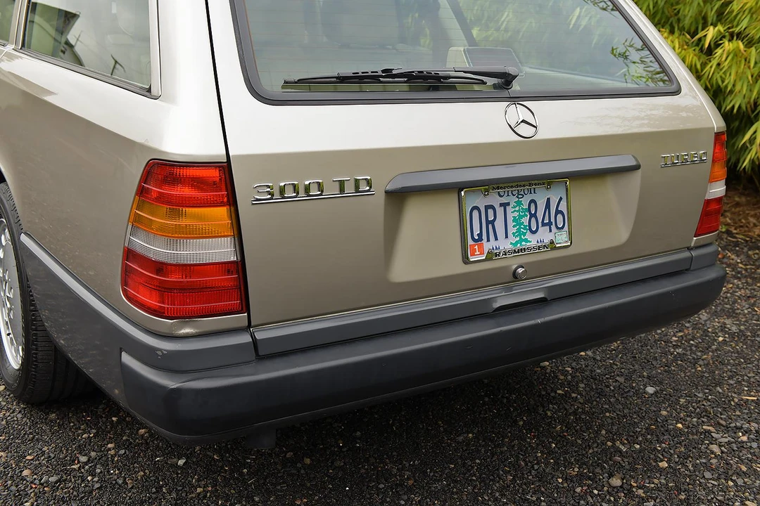1987 Mercedes-Benz W124 E-Class - Image 12 of 31