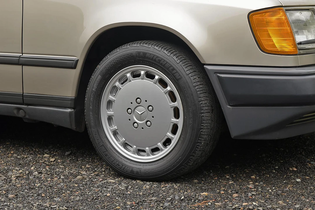 1987 Mercedes-Benz W124 E-Class - Image 23 of 31