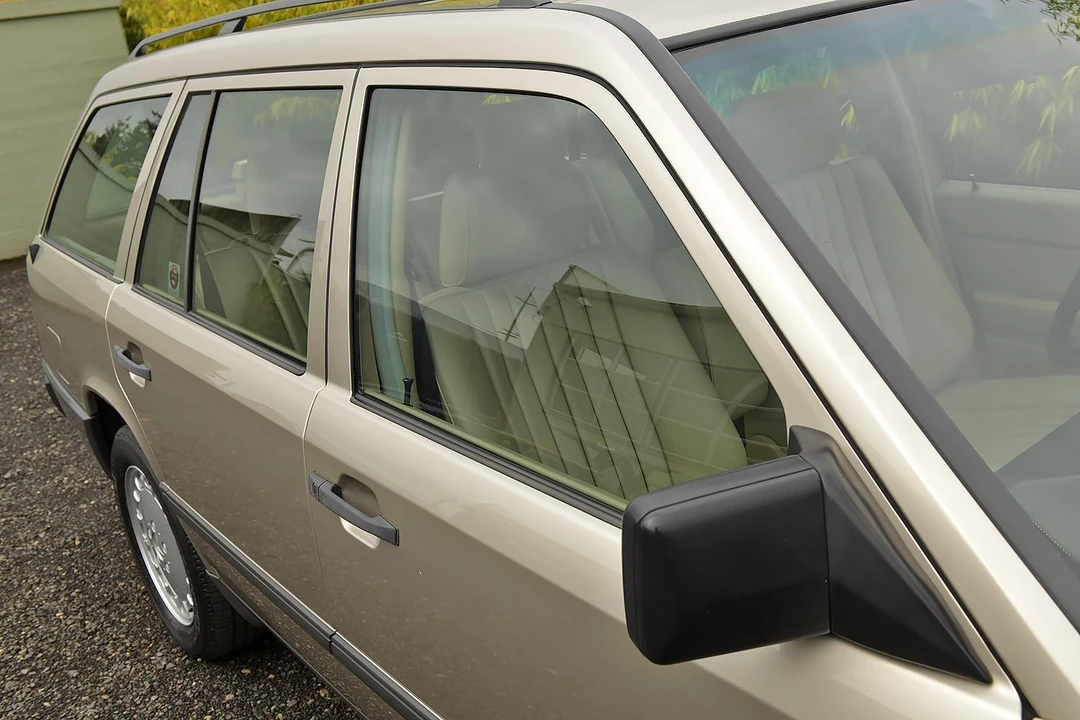1987 Mercedes-Benz W124 E-Class - Image 25 of 31