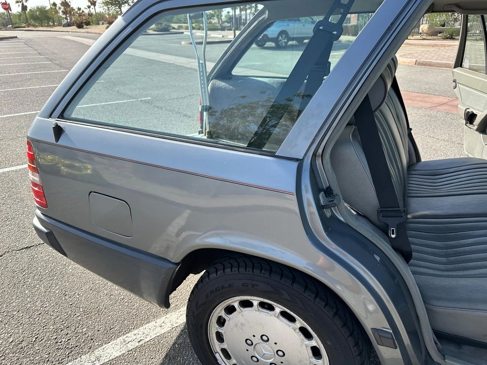 1987 Mercedes-Benz W124 E-Class - Image 22 of 31