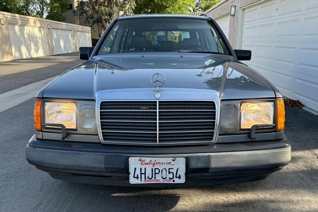 1987 Mercedes-Benz W124 E-Class - Image 2 of 31
