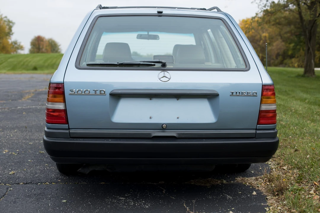 1987 Mercedes-Benz W124 E-Class - Image 9 of 31
