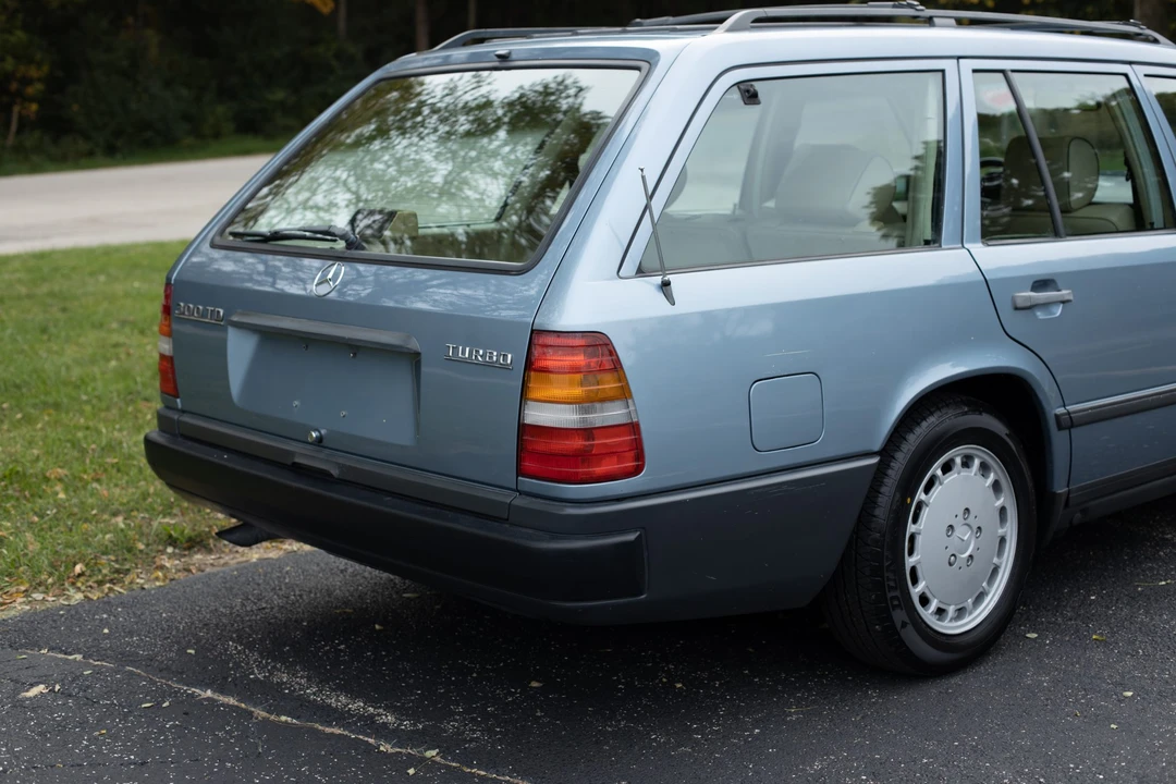 1987 Mercedes-Benz W124 E-Class - Image 30 of 31