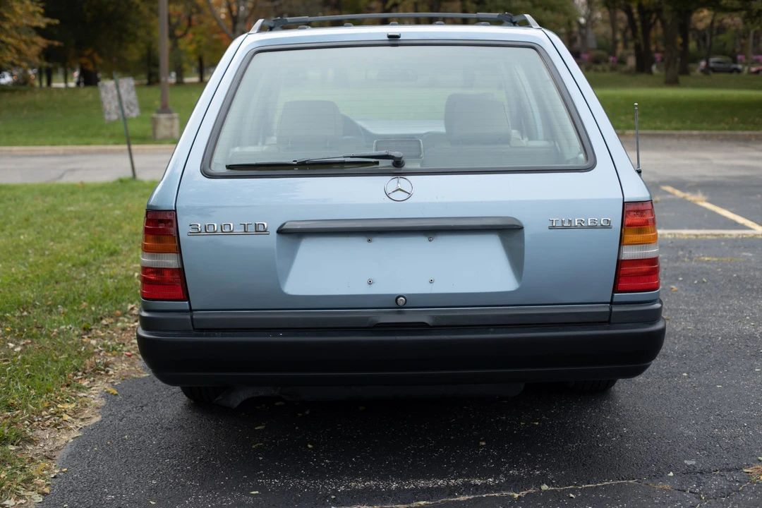 1987 Mercedes-Benz W124 E-Class - Image 8 of 31