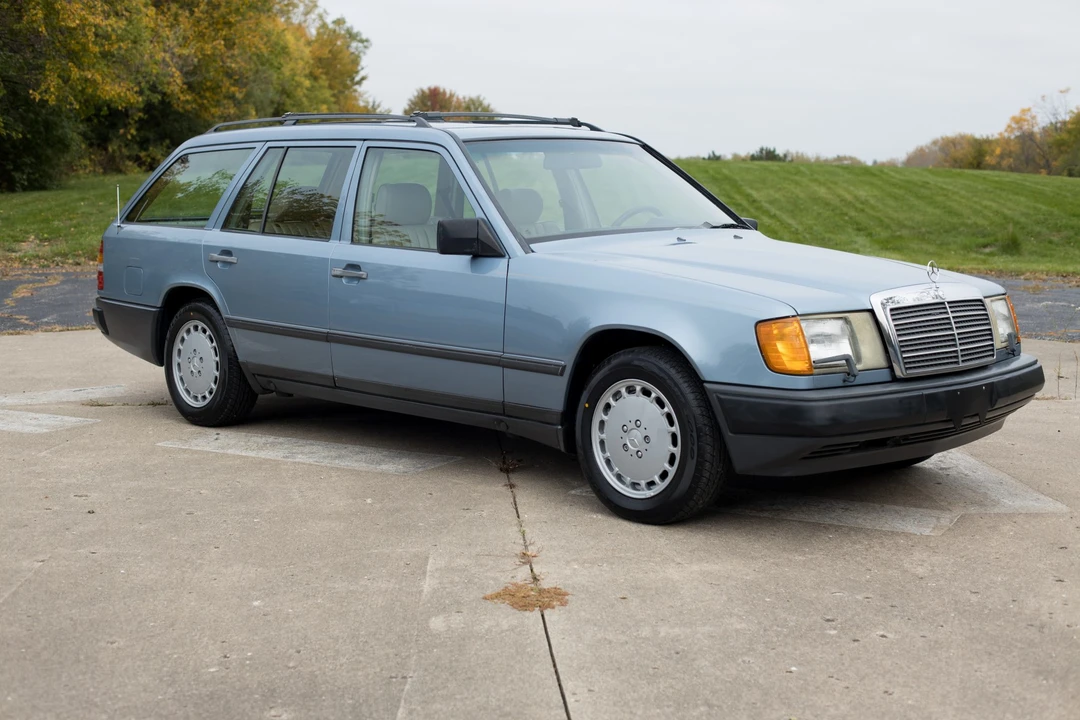 1987 Mercedes-Benz W124 E-Class - Image 2 of 31