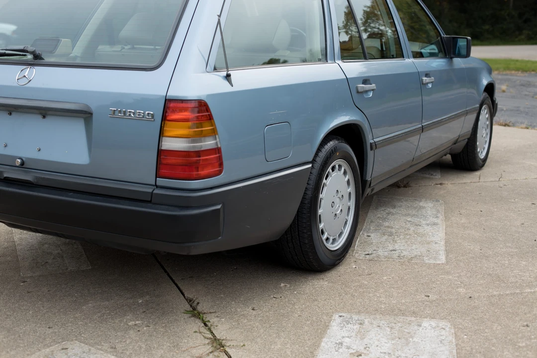 1987 Mercedes-Benz W124 E-Class - Image 31 of 31