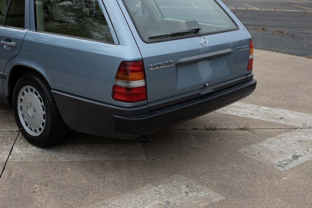 1987 Mercedes-Benz W124 E-Class - Image 27 of 31