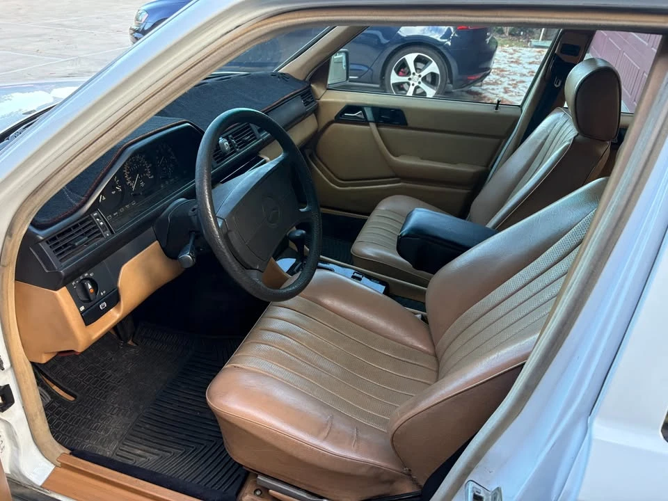 1987 Mercedes-Benz 190E - Image 8 of 13