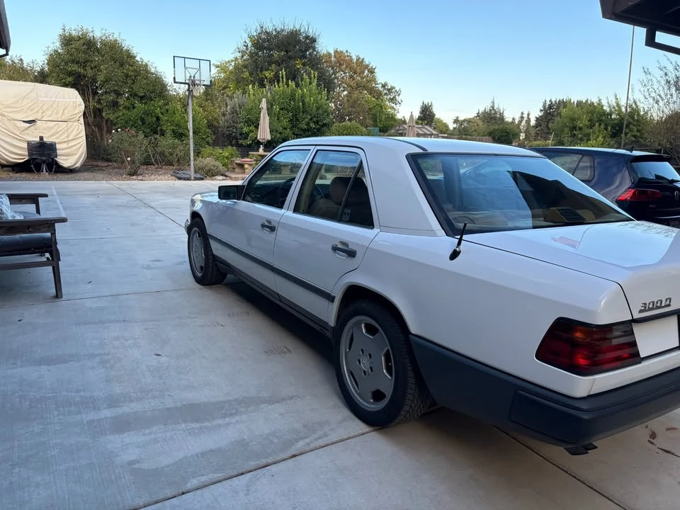 1987 Mercedes-Benz 190E - Image 4 of 13