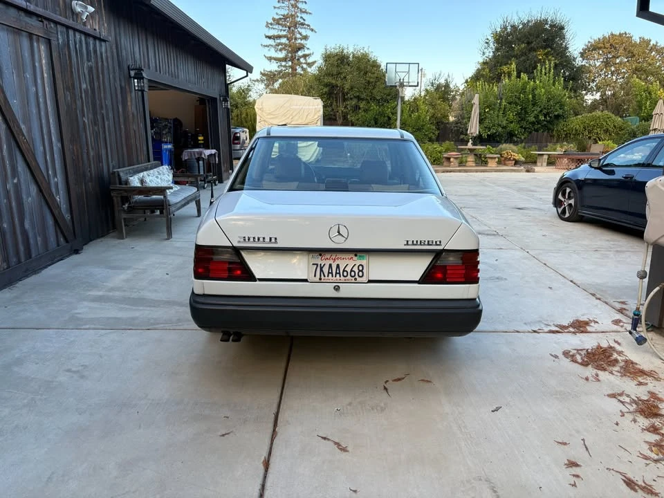 1987 Mercedes-Benz 190E - Image 5 of 13